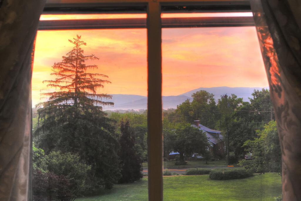 King Room with Mountain View